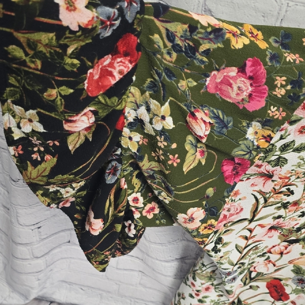 Umgee Sz M/L Kimono with Navy, Pink, Cream, and Green Floral Accents - Picture 5 of 12